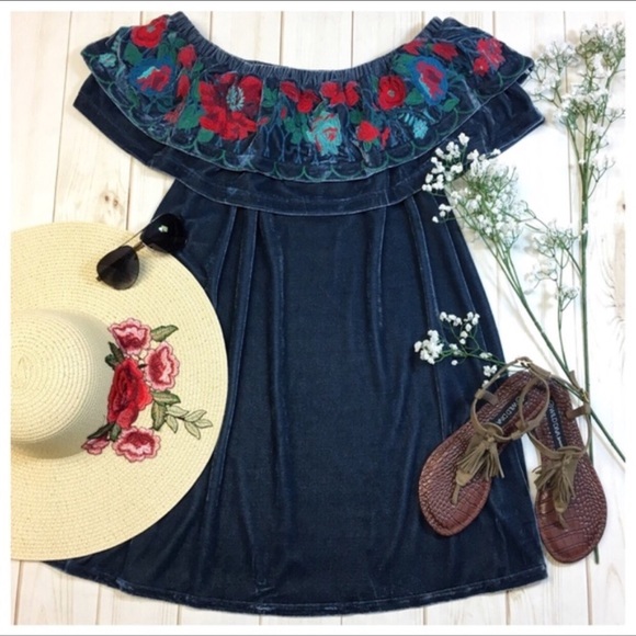 Infinity Raine Dresses & Skirts - LAST ONE!💐H/P 1/20💐VELVET OFF SHOULDER DRESS💐